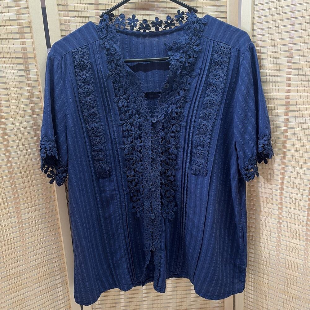 Navy Blue Button Up Top Women's Medium Short Sleeve Mesh Center Floral Accent